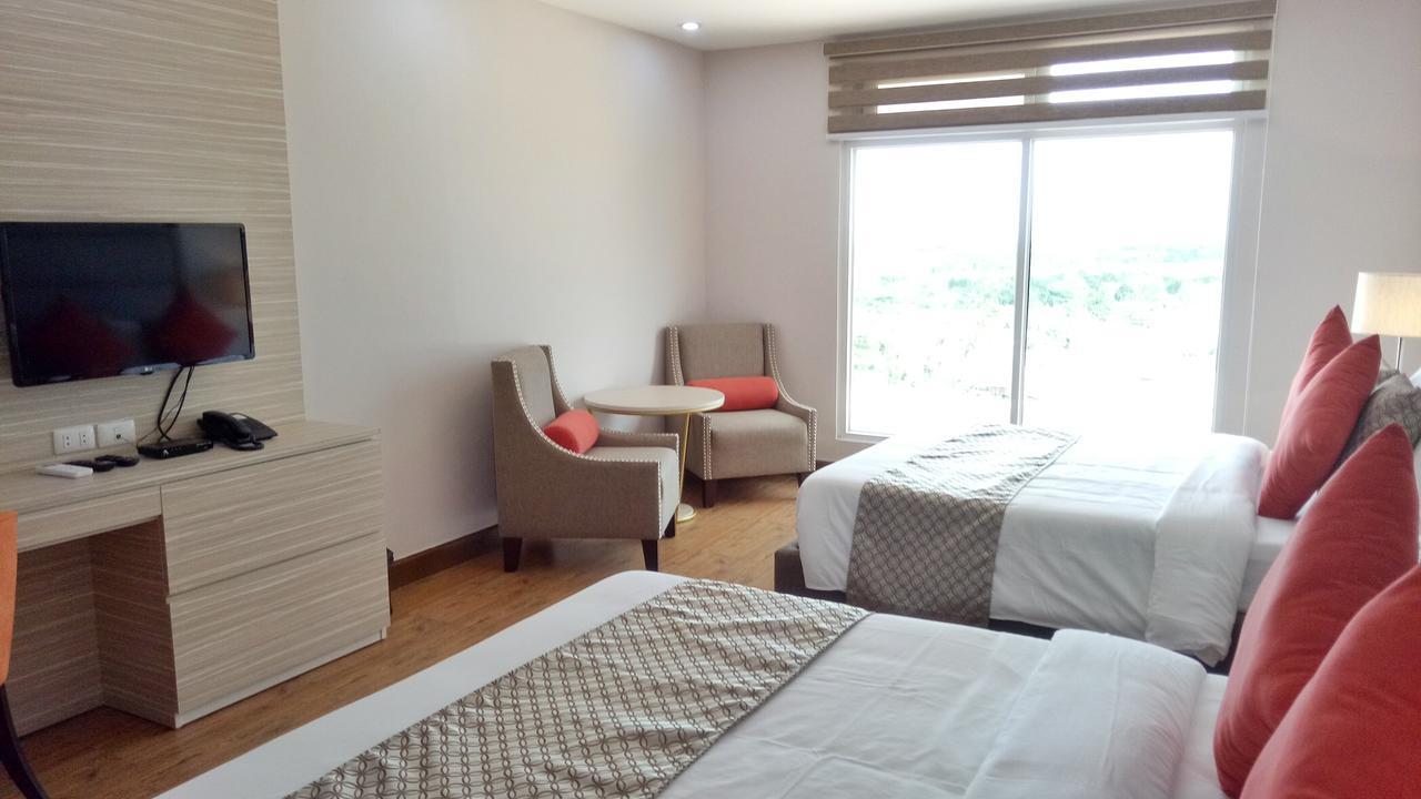 La Maja Rica Hotel Tarlac City Ngoại thất bức ảnh