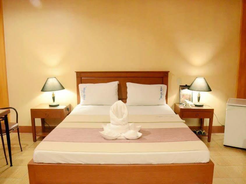 La Maja Rica Hotel Tarlac City Ngoại thất bức ảnh