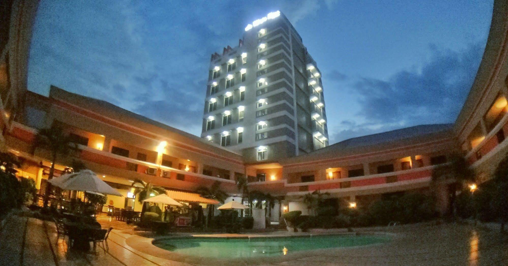 La Maja Rica Hotel Tarlac City Ngoại thất bức ảnh