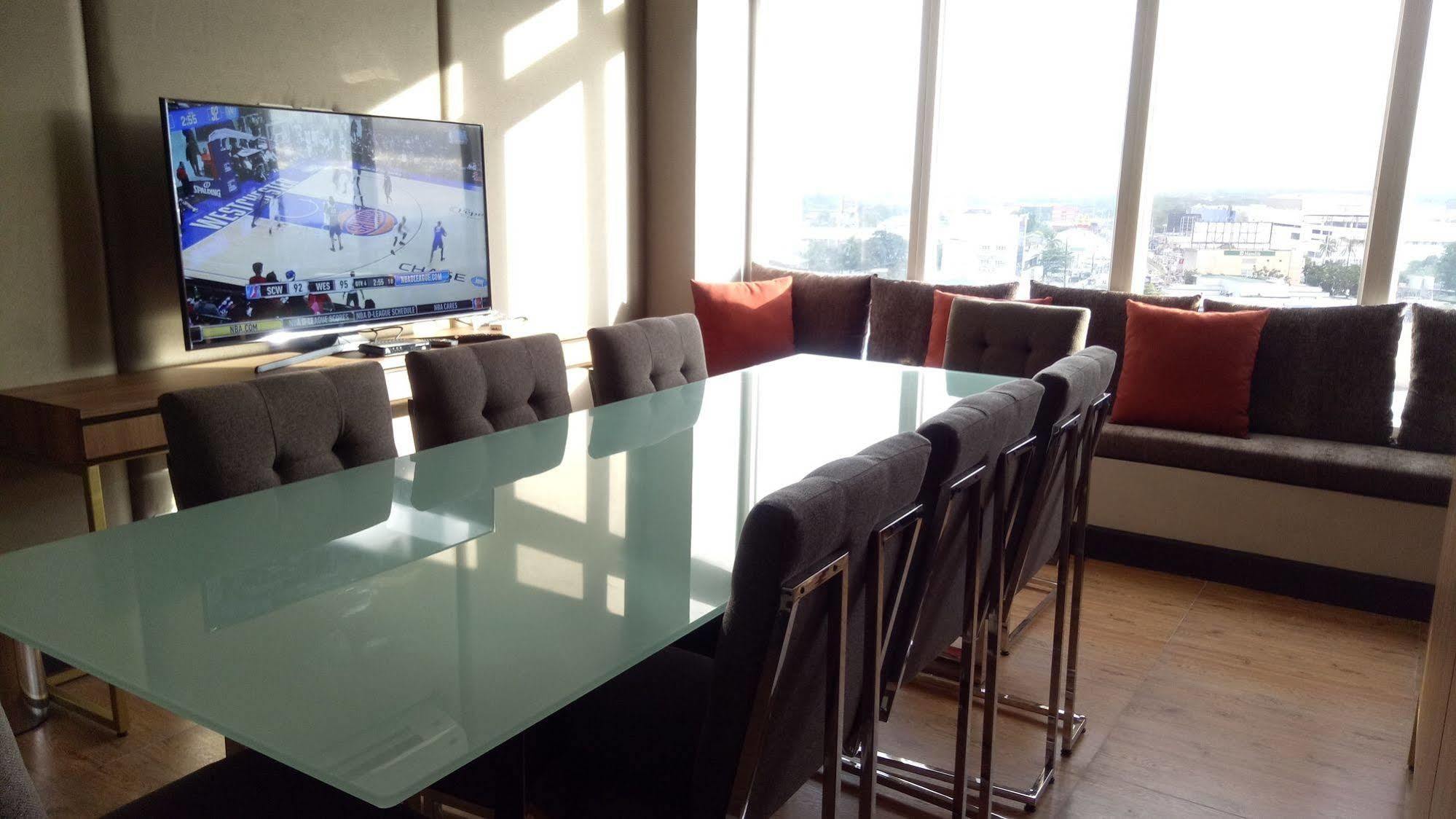 La Maja Rica Hotel Tarlac City Ngoại thất bức ảnh